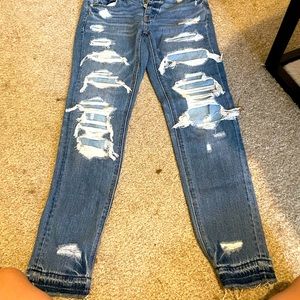 American eagle super cute ripped jeans